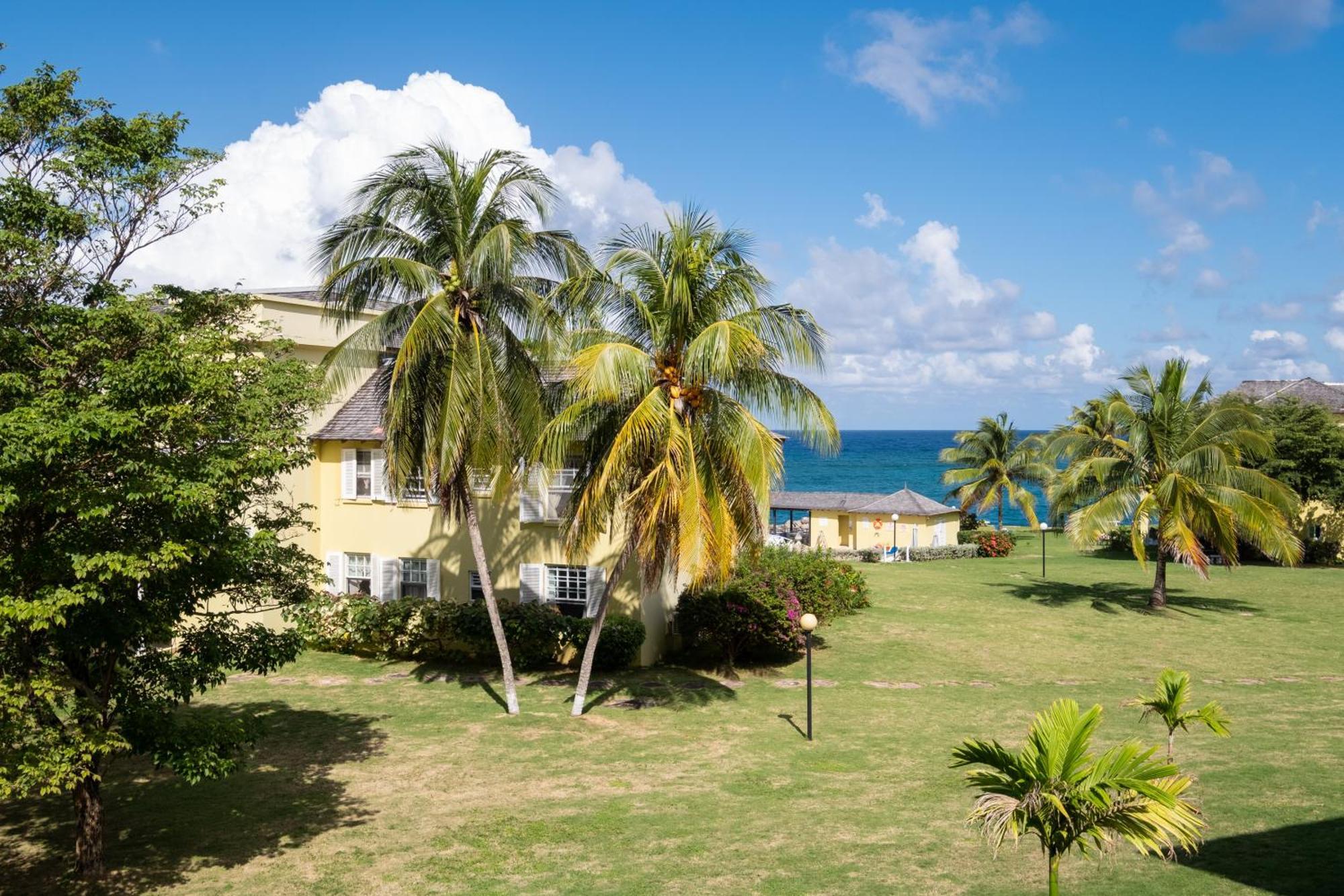 Jamaica Time Driftwood At Sea Palms 3Br 3Ba Condo In Ocho Rios With Pool And Beach Front With Views Only 10 Mins From Ochi Intl Airport Direct Flight From Miami St Mary Bagian luar foto