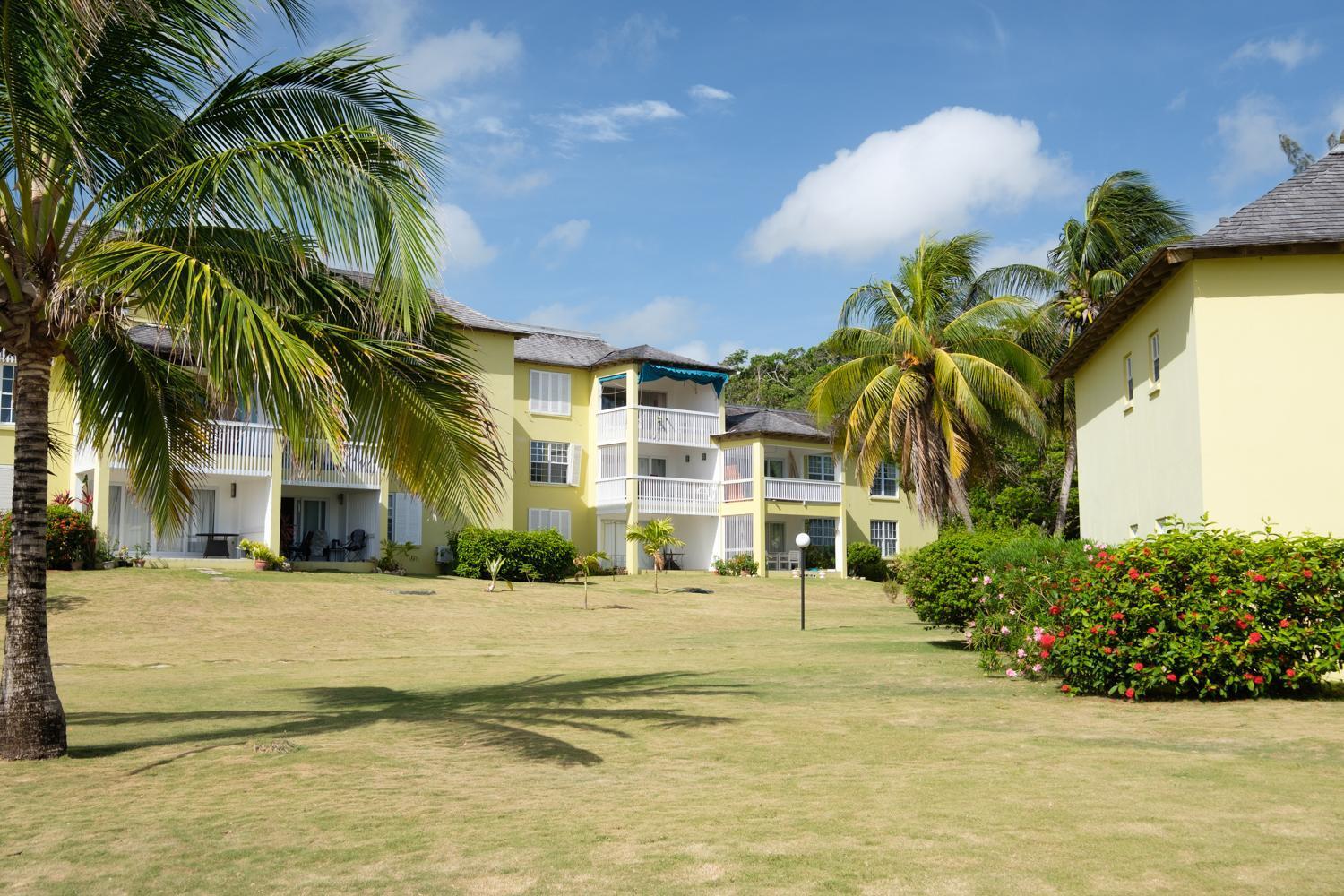Jamaica Time Driftwood At Sea Palms 3Br 3Ba Condo In Ocho Rios With Pool And Beach Front With Views Only 10 Mins From Ochi Intl Airport Direct Flight From Miami St Mary Bagian luar foto